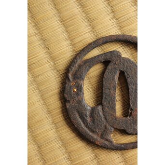 鉄地透彫 手長猿 金象嵌 鉄鍔　M424 