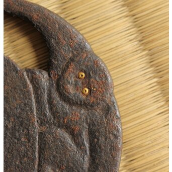 鉄地透彫 手長猿 金象嵌 鉄鍔　M424 