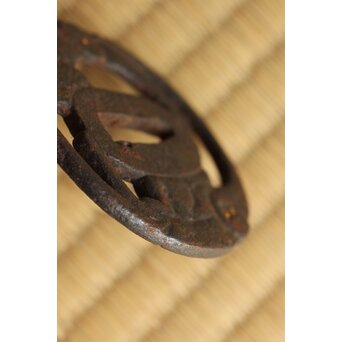 鉄地透彫 手長猿 金象嵌 鉄鍔　M424 