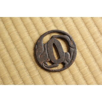 鉄地透彫 手長猿 金象嵌 鉄鍔　M424 