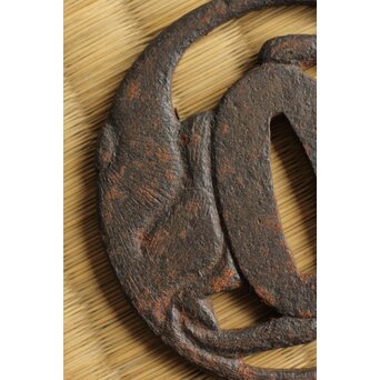 鉄地透彫 手長猿 金象嵌 鉄鍔　M424 