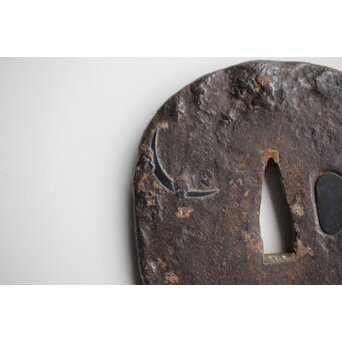 鉄地金銀象嵌 朧月 鍔　M428 