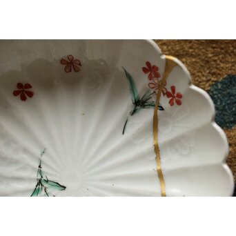 柿右衛門白磁 陽刻菊形5寸皿 2枚1組　P498 