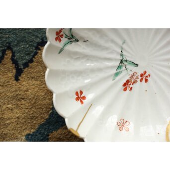 柿右衛門白磁 陽刻菊形5寸皿 2枚1組　P498 