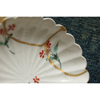 柿右衛門白磁 陽刻菊形5寸皿 2枚1組　P498 