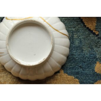 柿右衛門白磁 陽刻菊形5寸皿 2枚1組　P498 