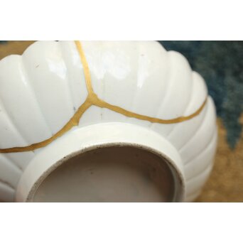 柿右衛門白磁 陽刻菊形5寸皿 2枚1組　P498 