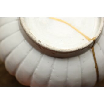 柿右衛門白磁 陽刻菊形5寸皿 2枚1組　P498 