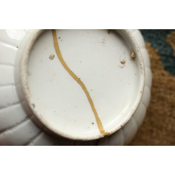 柿右衛門白磁 陽刻菊形5寸皿 2枚1組　P498 