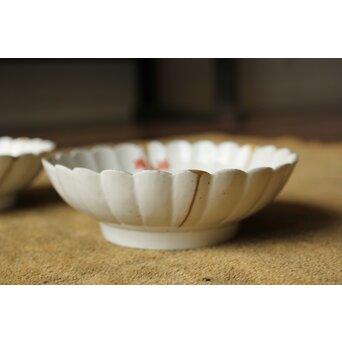 柿右衛門白磁 陽刻菊形5寸皿 2枚1組　P498 