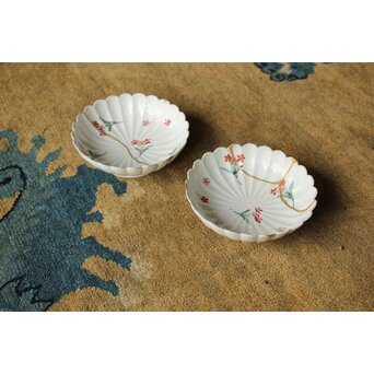 柿右衛門白磁 陽刻菊形5寸皿 2枚1組　P498 