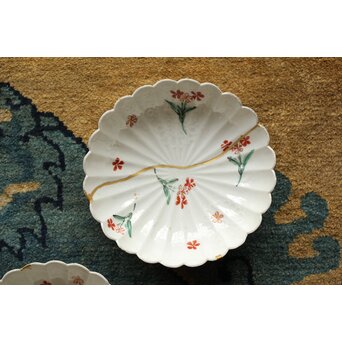 柿右衛門白磁 陽刻菊形5寸皿 2枚1組　P498 