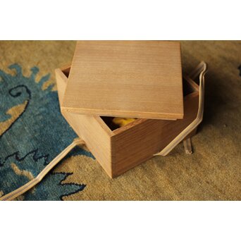 柿右衛門白磁 陽刻菊形5寸皿 2枚1組　P498 