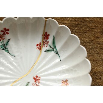 柿右衛門白磁 陽刻菊形5寸皿 2枚1組　P498 