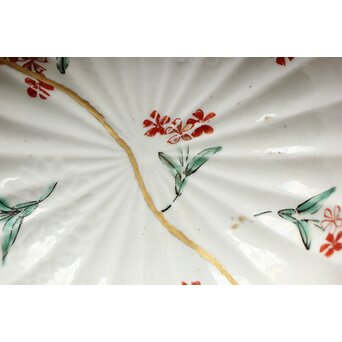 柿右衛門白磁 陽刻菊形5寸皿 2枚1組　P498 