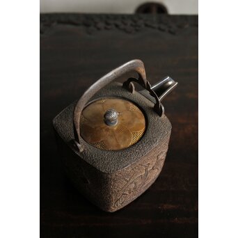 狩野探幽 群鶴図 松竹梅意匠 銀象嵌平手 蒔絵蓋 銚子　M436 