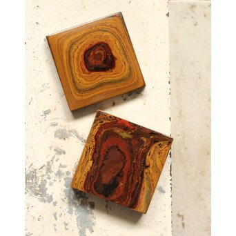 堆漆四方香合　Q370