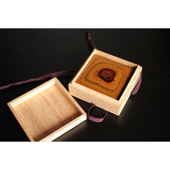 堆漆四方香合　Q370 