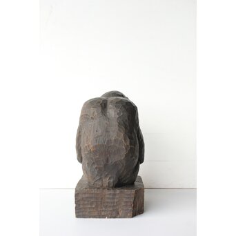 宮本理三郎 チンパンジー 木彫置物　X565 