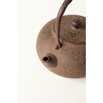 稀少 松橋宗明 南部鋳金研究所 高橋萬治以前の作 虫喰摘 平丸鉄瓶/湯沸　M441 