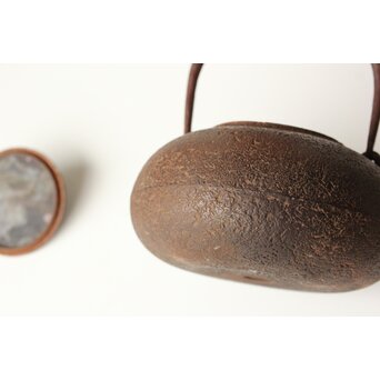 稀少 松橋宗明 南部鋳金研究所 高橋萬治以前の作 虫喰摘 平丸鉄瓶/湯沸　M441 