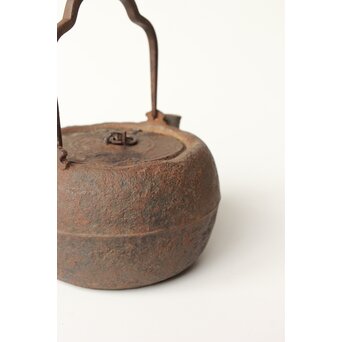 宮崎寒雉風 銀象嵌堤手 破形鎹留手取釜 鉄瓶　M442 