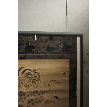 伝 狩野山楽 光頼 龍表装 紙本 虎図 額装　Z568 