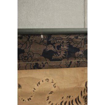 伝 狩野山楽 光頼 龍表装 紙本 虎図 額装　Z568 