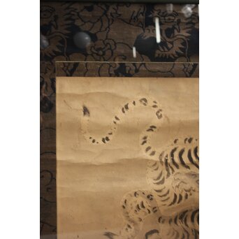 伝 狩野山楽 光頼 龍表装 紙本 虎図 額装　Z568 