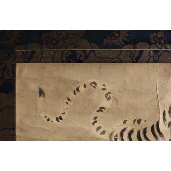 伝 狩野山楽 光頼 龍表装 紙本 虎図 額装　Z568 