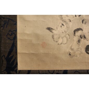 伝 狩野山楽 光頼 龍表装 紙本 虎図 額装　Z568 