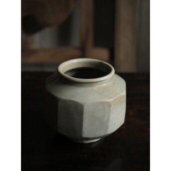 朝鮮李朝 白磁面取壺　P522 