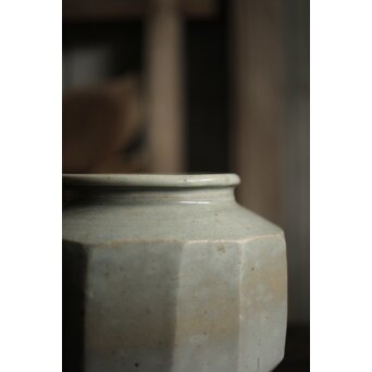 朝鮮李朝 白磁面取壺　P522 