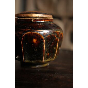 朝鮮李朝 飴釉蓋付面取壺　P523 