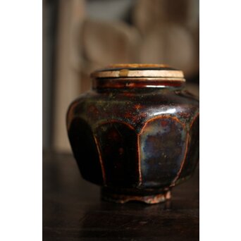 朝鮮李朝 飴釉蓋付面取壺　P523 