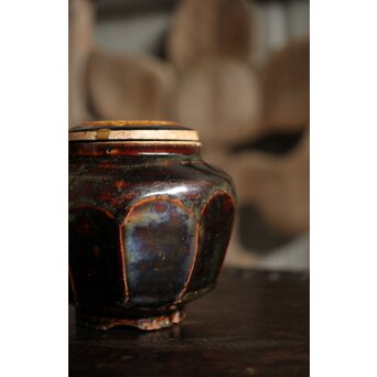 朝鮮李朝 飴釉蓋付面取壺　P523 