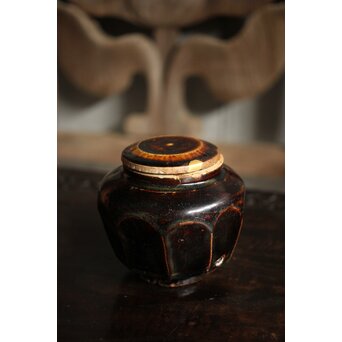 朝鮮李朝 飴釉蓋付面取壺　P523 