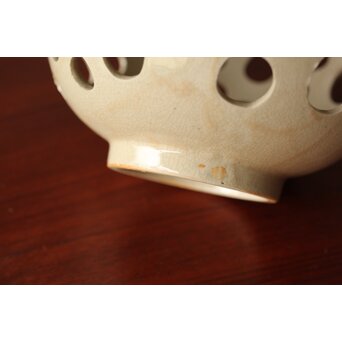 大野鈍阿 仁清白釉円孔透鉢　P524 