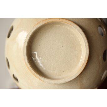大野鈍阿 仁清白釉円孔透鉢　P524 