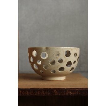 大野鈍阿 仁清白釉円孔透鉢　P524 