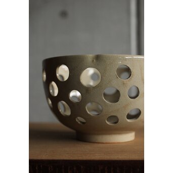 大野鈍阿 仁清白釉円孔透鉢　P524 