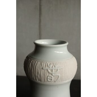 三代 真葛香山 富貴長春 白磁壺　P531 