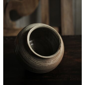 李朝初期 粉青沙器 輪線象嵌 塩筍壺　P536 