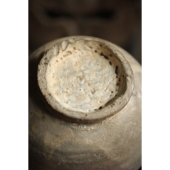 李朝初期 粉青沙器 輪線象嵌 塩筍壺　P536 