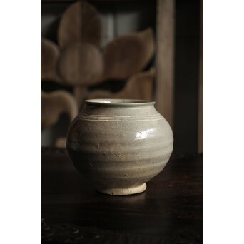 李朝初期 粉青沙器 輪線象嵌 塩筍壺　P536