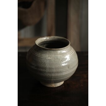 李朝初期 粉青沙器 輪線象嵌 塩筍壺　P536 