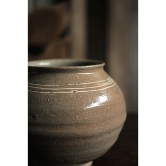 李朝初期 粉青沙器 輪線象嵌 塩筍壺　P536 