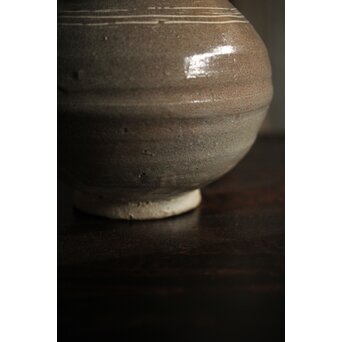 李朝初期 粉青沙器 輪線象嵌 塩筍壺　P536 