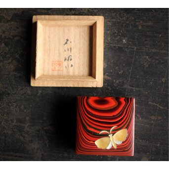 石川確治 堆漆彫漆【胡蝶】香合　Q379 