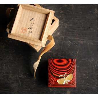 石川確治 堆漆彫漆【胡蝶】香合　Q379